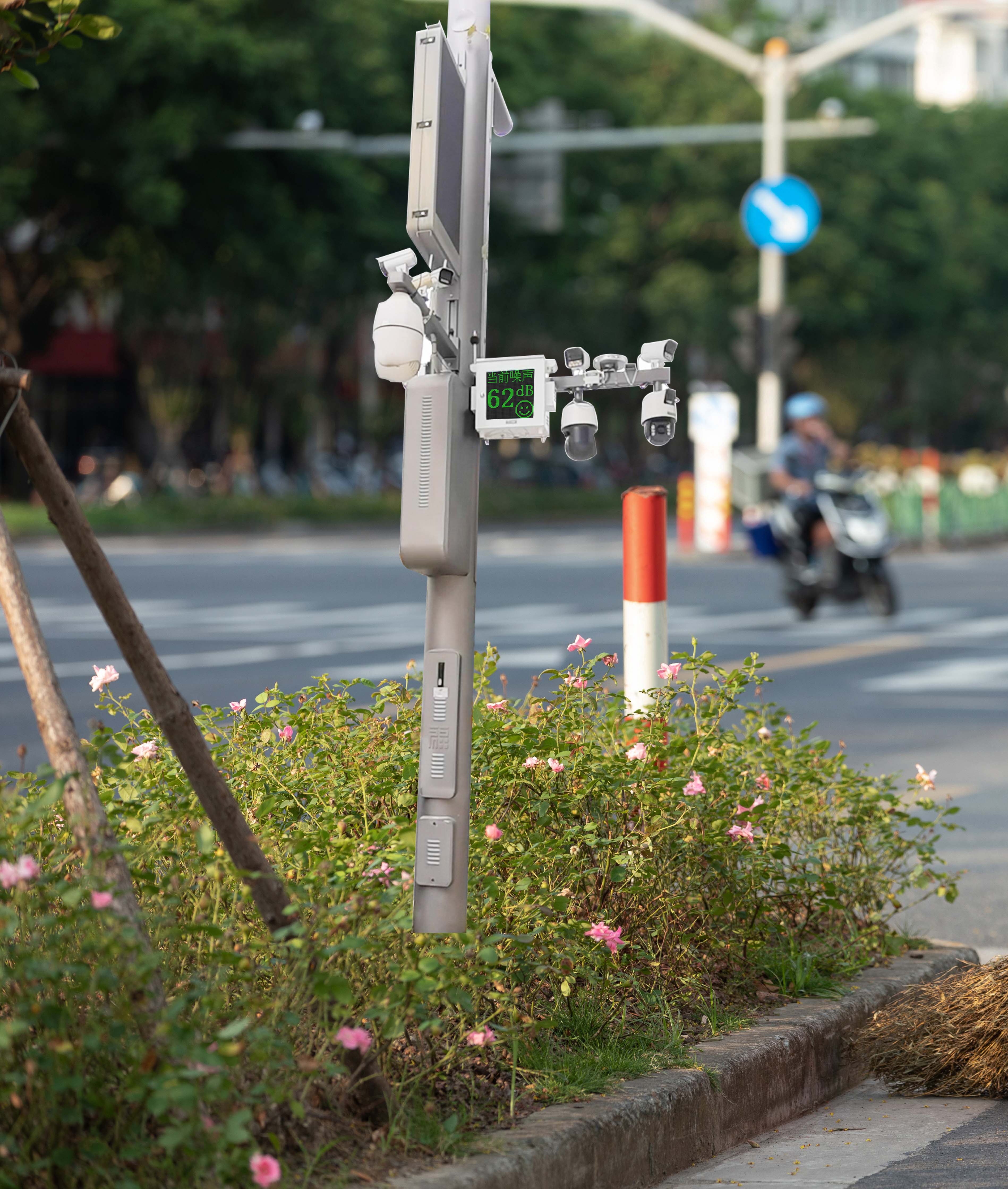 交通道路聲環(huán)境監(jiān)測(cè)典型案例: 貴港市街道交通噪聲在線(xiàn)監(jiān)測(cè)系統(tǒng)、全天候自動(dòng)超標(biāo)變色預(yù)警監(jiān)測(cè)、助力解決噪聲擾民問(wèn)題，創(chuàng)建智慧城市發(fā)展